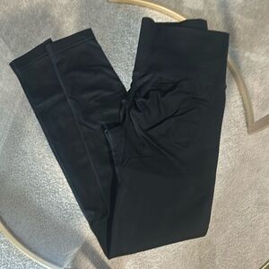 Black butt lifting leggings